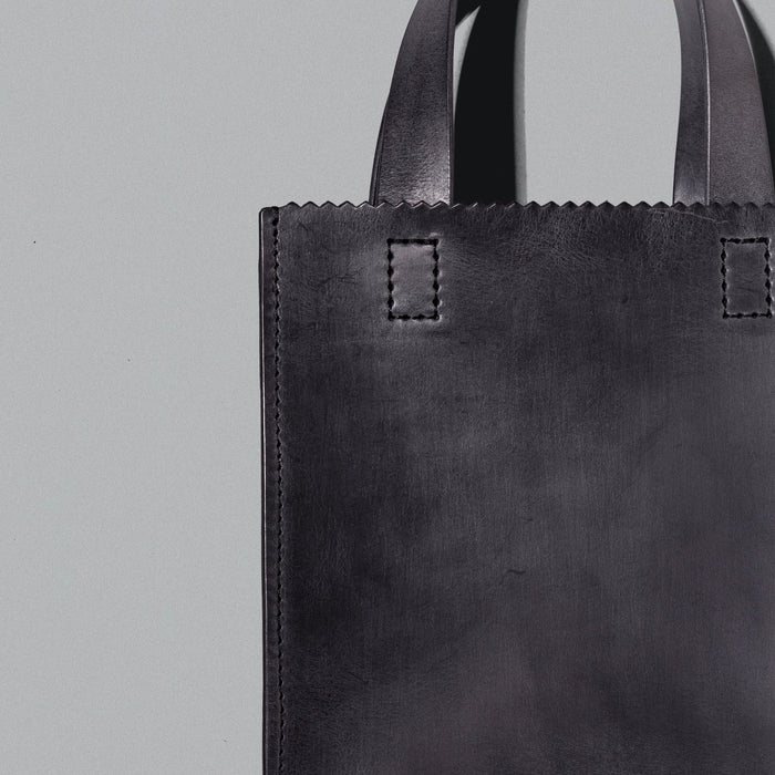 “Delight Your Life”を支える
イタリア「テンペスティ社」のタンニン鞣し牛革